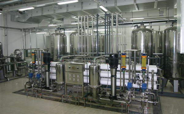 食品飲料行業(yè)對(duì)水質(zhì)的要求：食品飲料行業(yè)用水通常需要用到預(yù)處理凈水或純凈水,電導(dǎo)率通常在10uS/cm以下。符合GB5749-2006生活飲用水衛(wèi)生標(biāo)準(zhǔn)、CJ94-1999飲用凈水標(biāo)準(zhǔn)。
