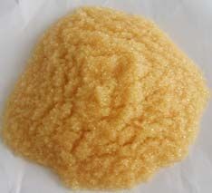 軟化樹脂是專用于軟化硬水的一種專用樹脂，通過離子交換技術(shù)，使水的硬度小于50 mg/L(CaCO3)。離子交換是一種特殊的動態(tài)吸附過程，一般是由不溶于水的離子交換劑在電解質(zhì)溶液中進行，這種離子交換劑即為離子交換樹脂。