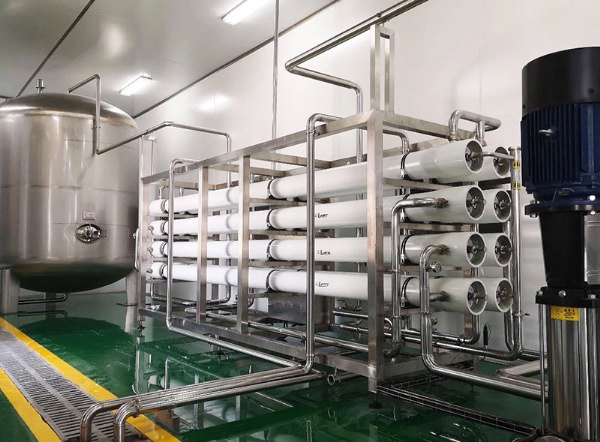 制藥工業(yè)的純化水設備跟普通的純水設備有什么區(qū)別？